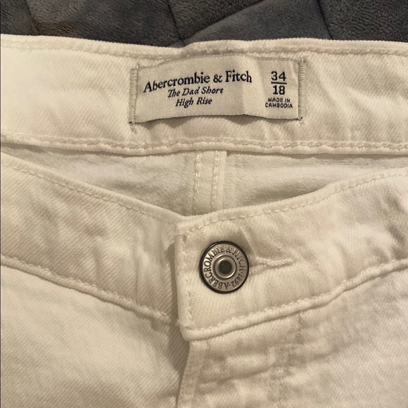 Abercrombie and Fitch White Denim High Rise Dad Short - Picture 3 of 7